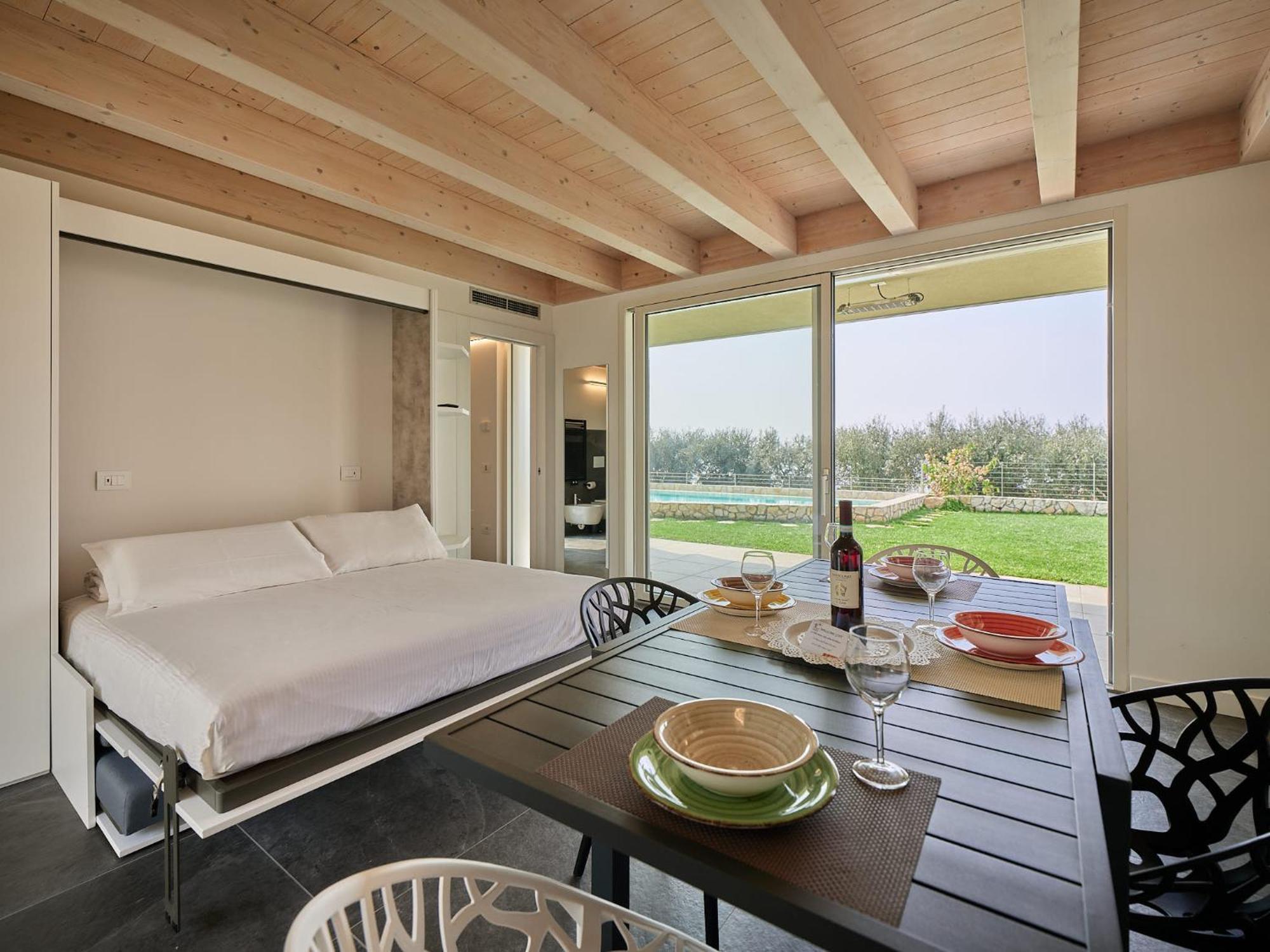 Villa Sunny Lake Suites Bardolino Bagian luar foto