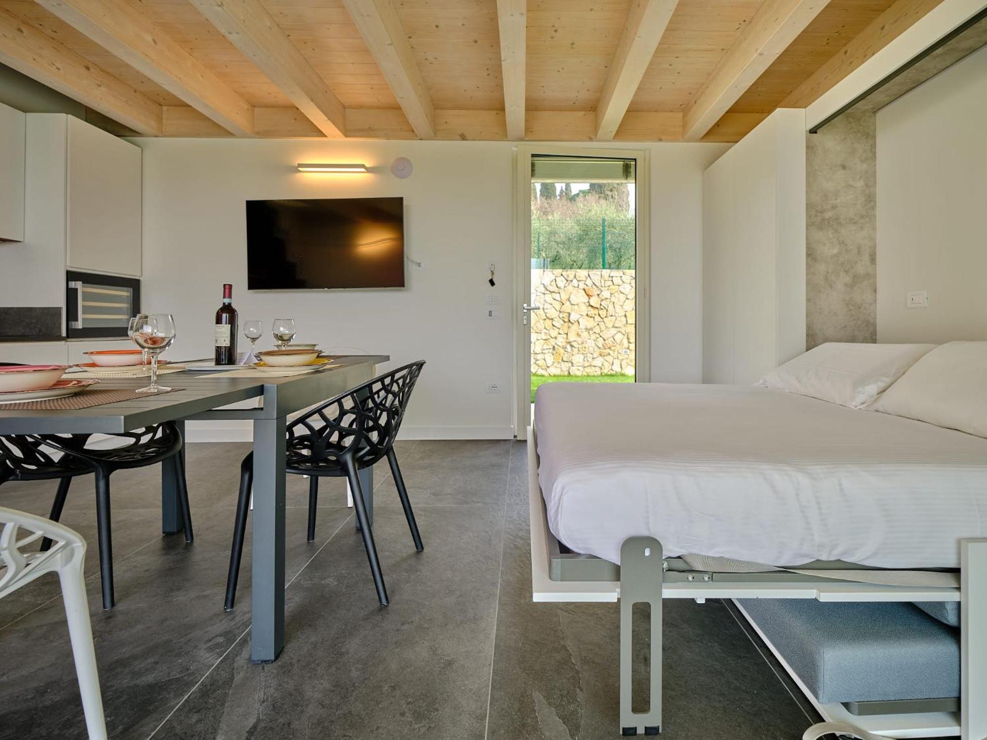 Villa Sunny Lake Suites Bardolino Bagian luar foto