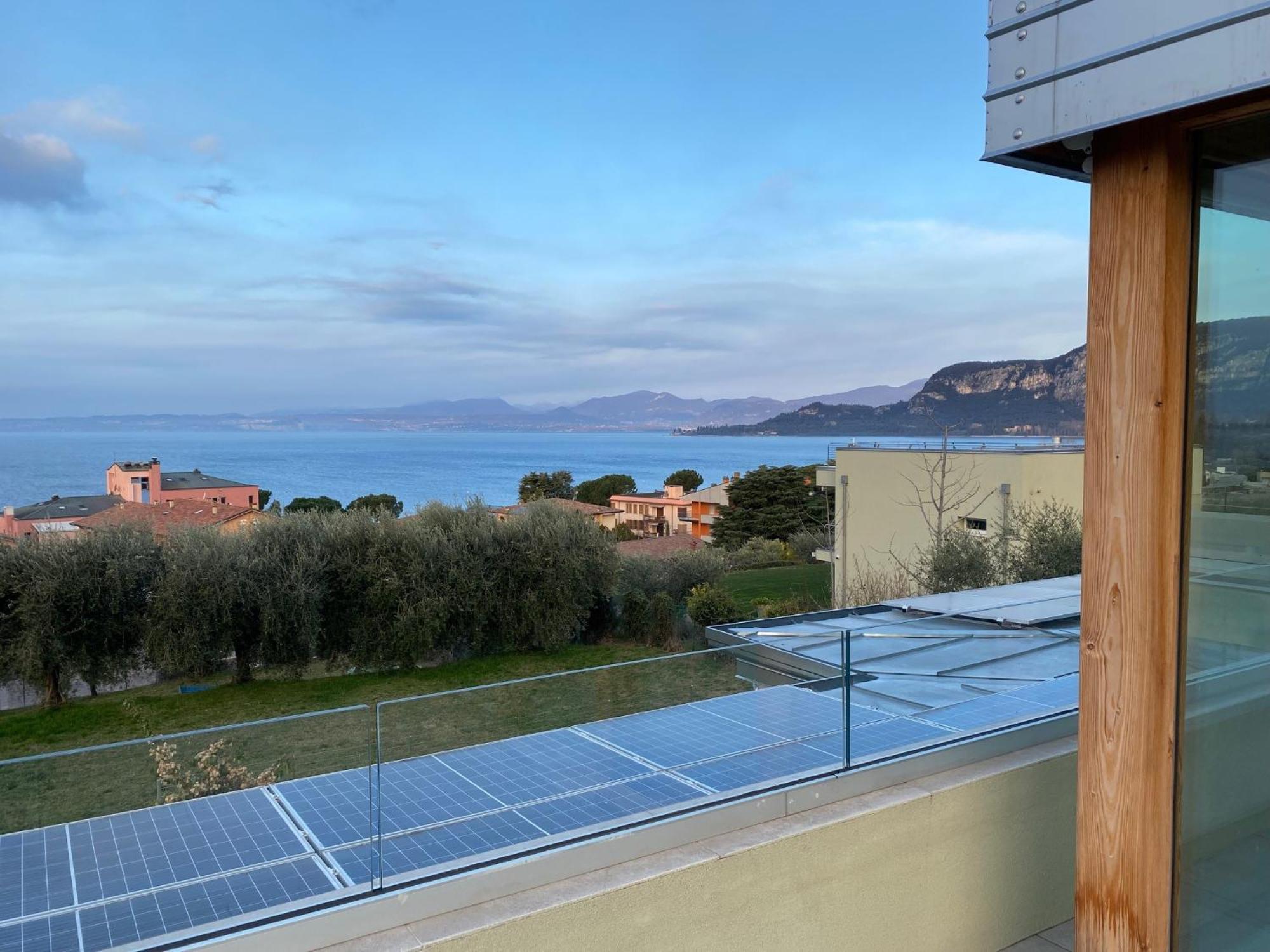 Villa Sunny Lake Suites Bardolino Bagian luar foto