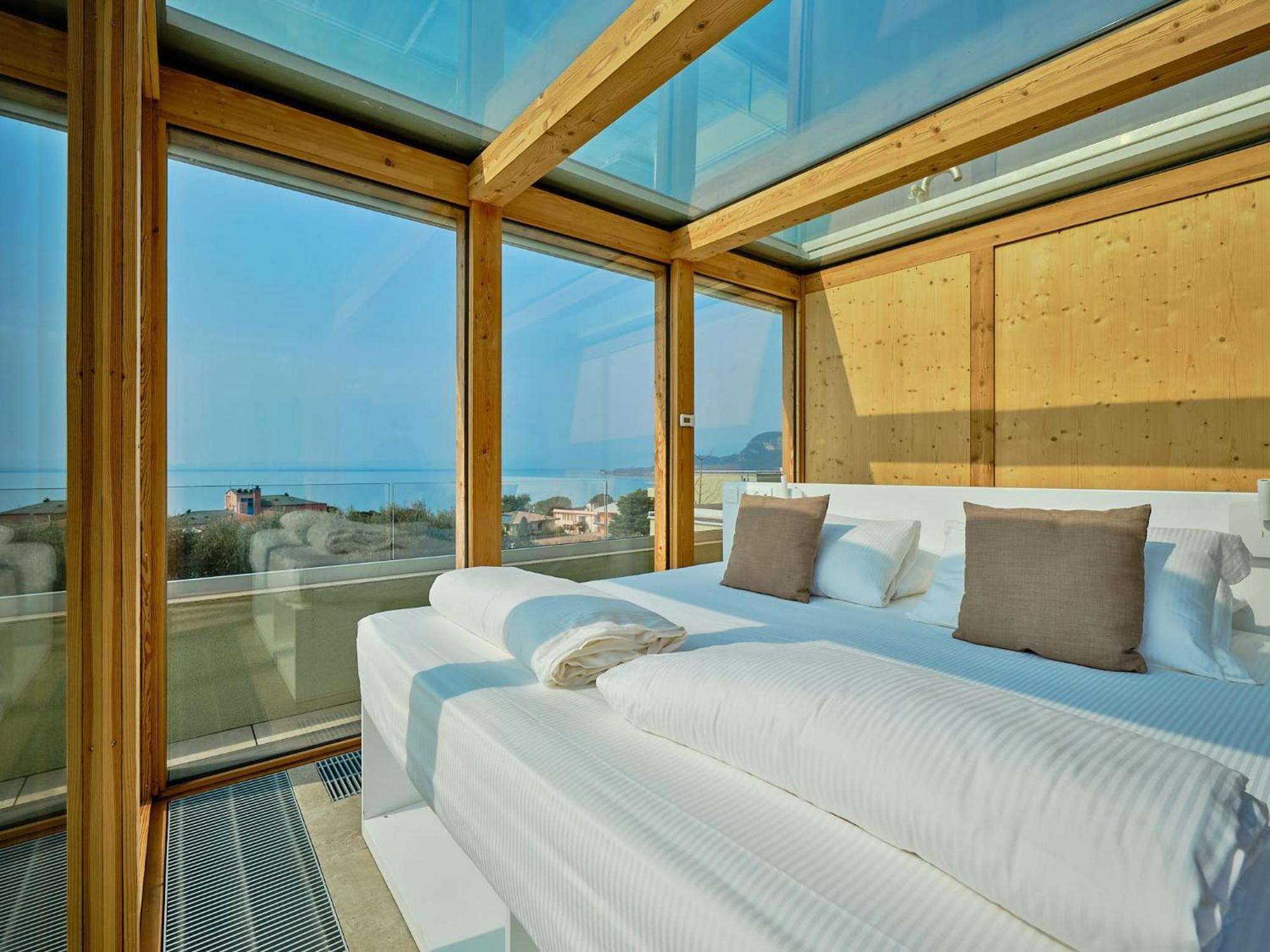 Villa Sunny Lake Suites Bardolino Bagian luar foto
