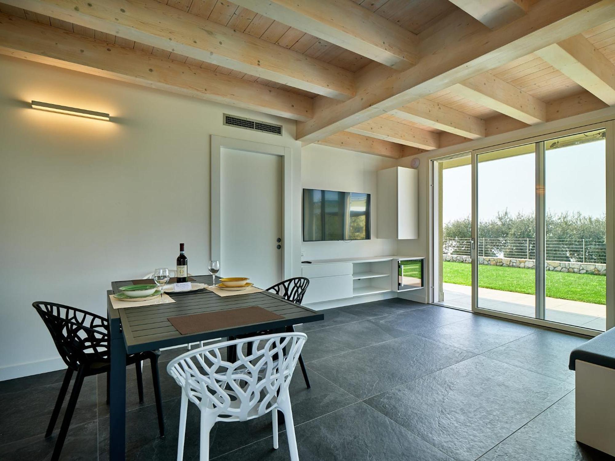 Villa Sunny Lake Suites Bardolino Bagian luar foto