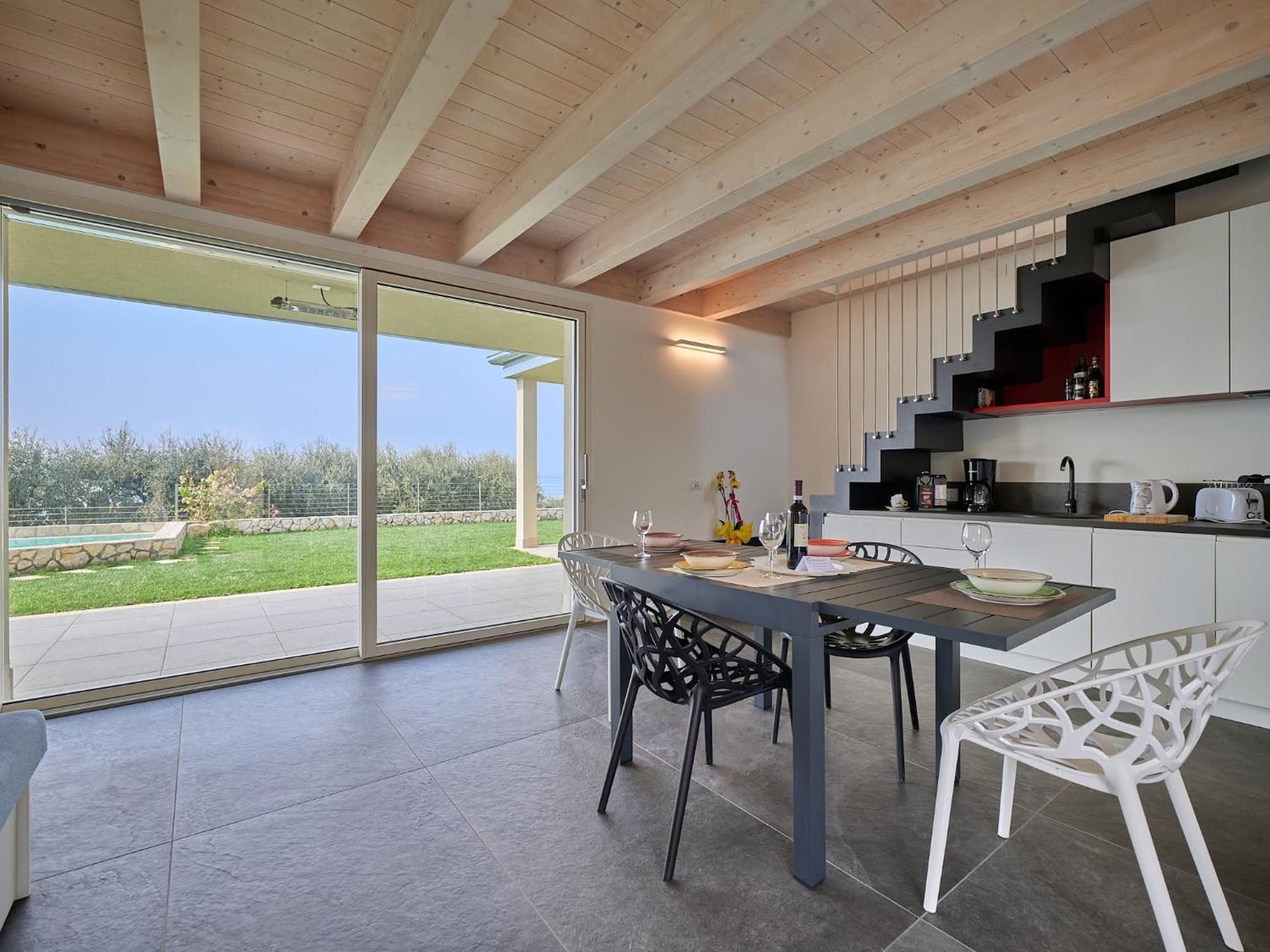 Villa Sunny Lake Suites Bardolino Bagian luar foto