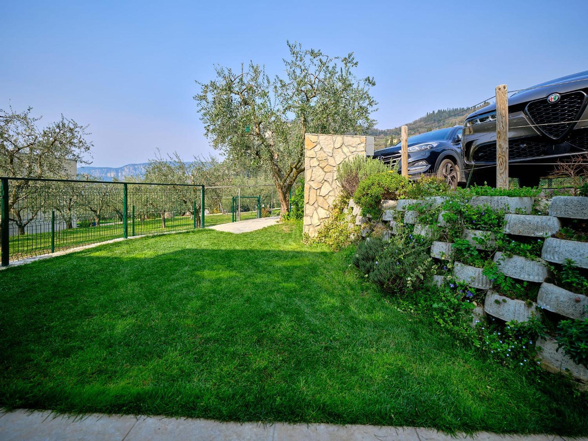 Villa Sunny Lake Suites Bardolino Bagian luar foto
