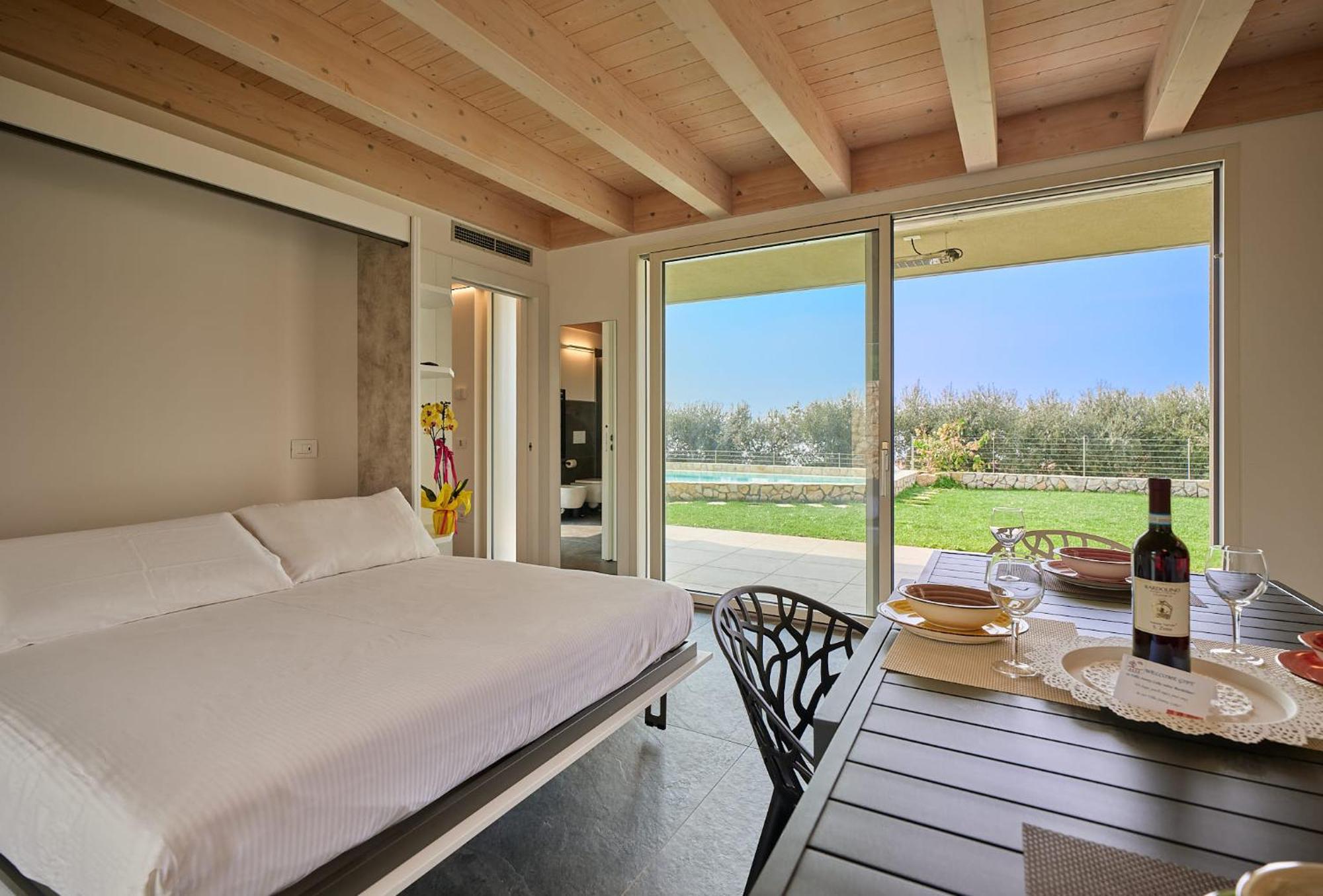 Villa Sunny Lake Suites Bardolino Bagian luar foto