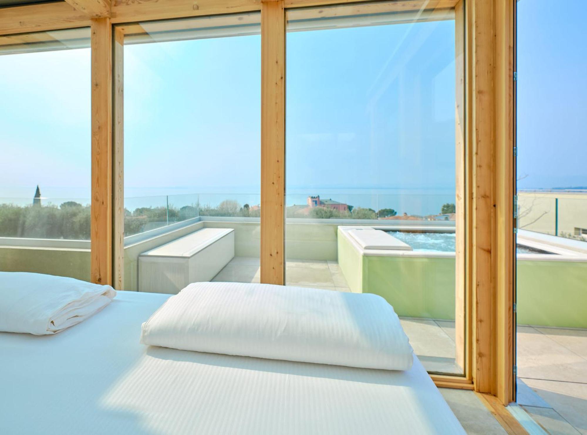 Villa Sunny Lake Suites Bardolino Bagian luar foto