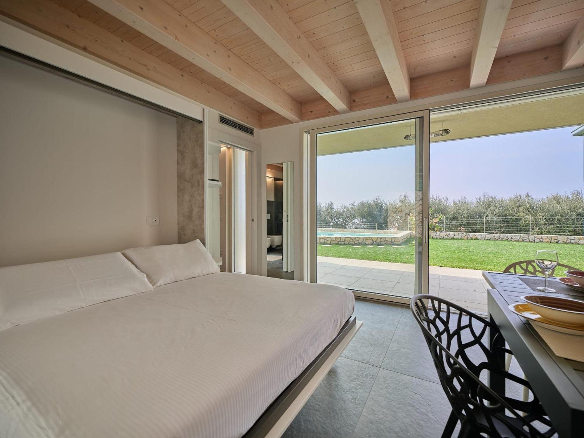 Villa Sunny Lake Suites Bardolino Bagian luar foto