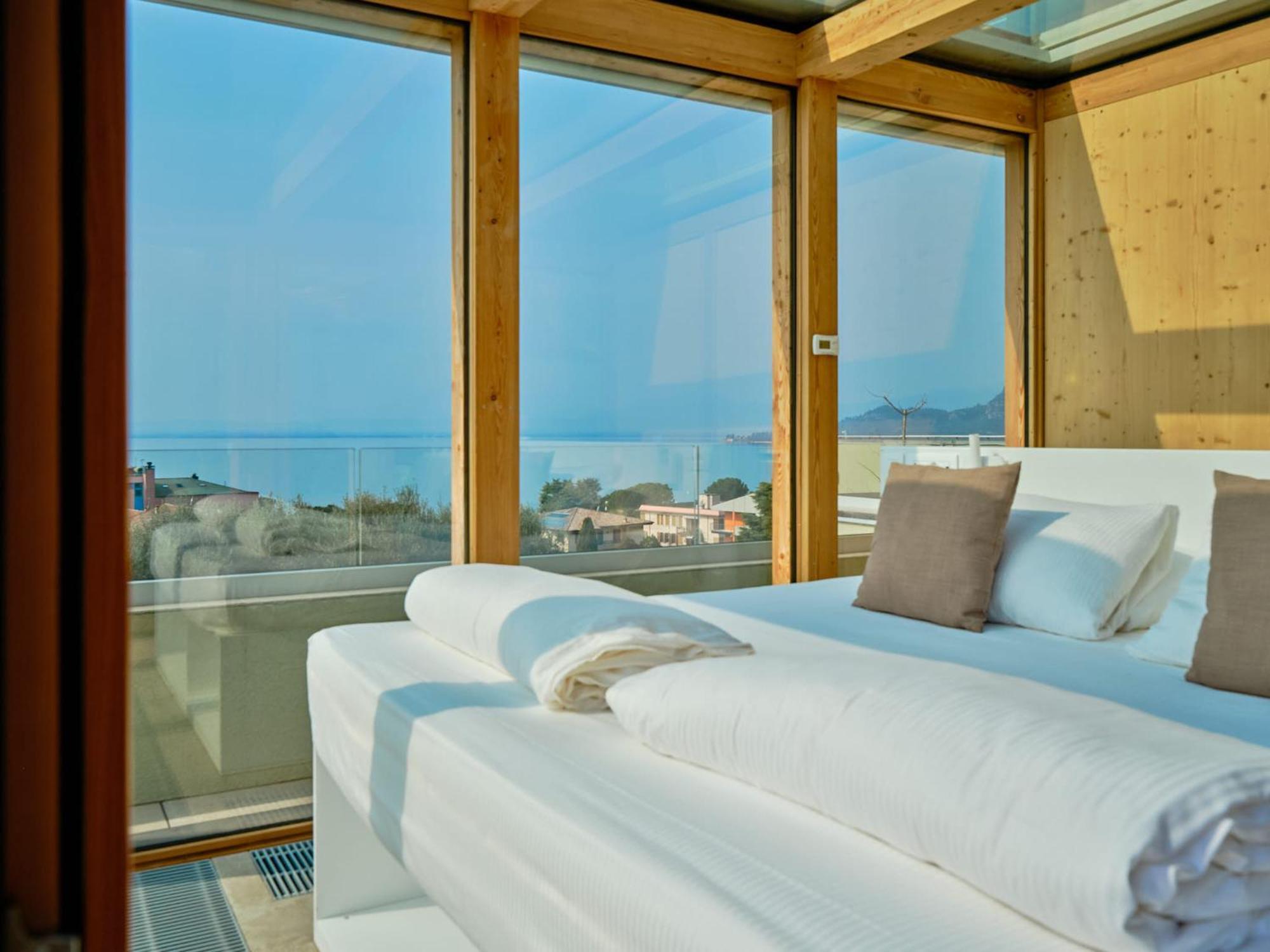 Villa Sunny Lake Suites Bardolino Bagian luar foto