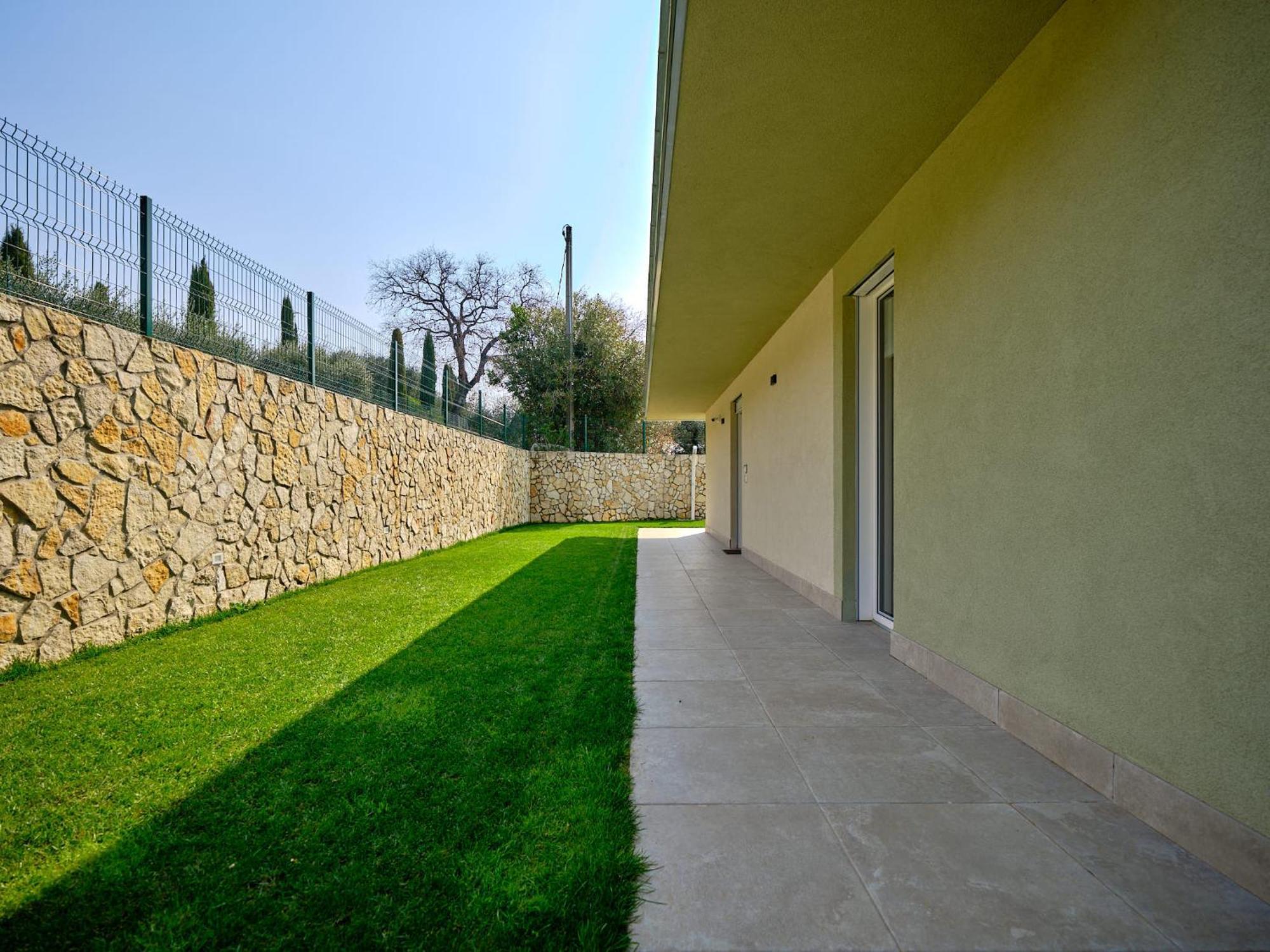 Villa Sunny Lake Suites Bardolino Bagian luar foto