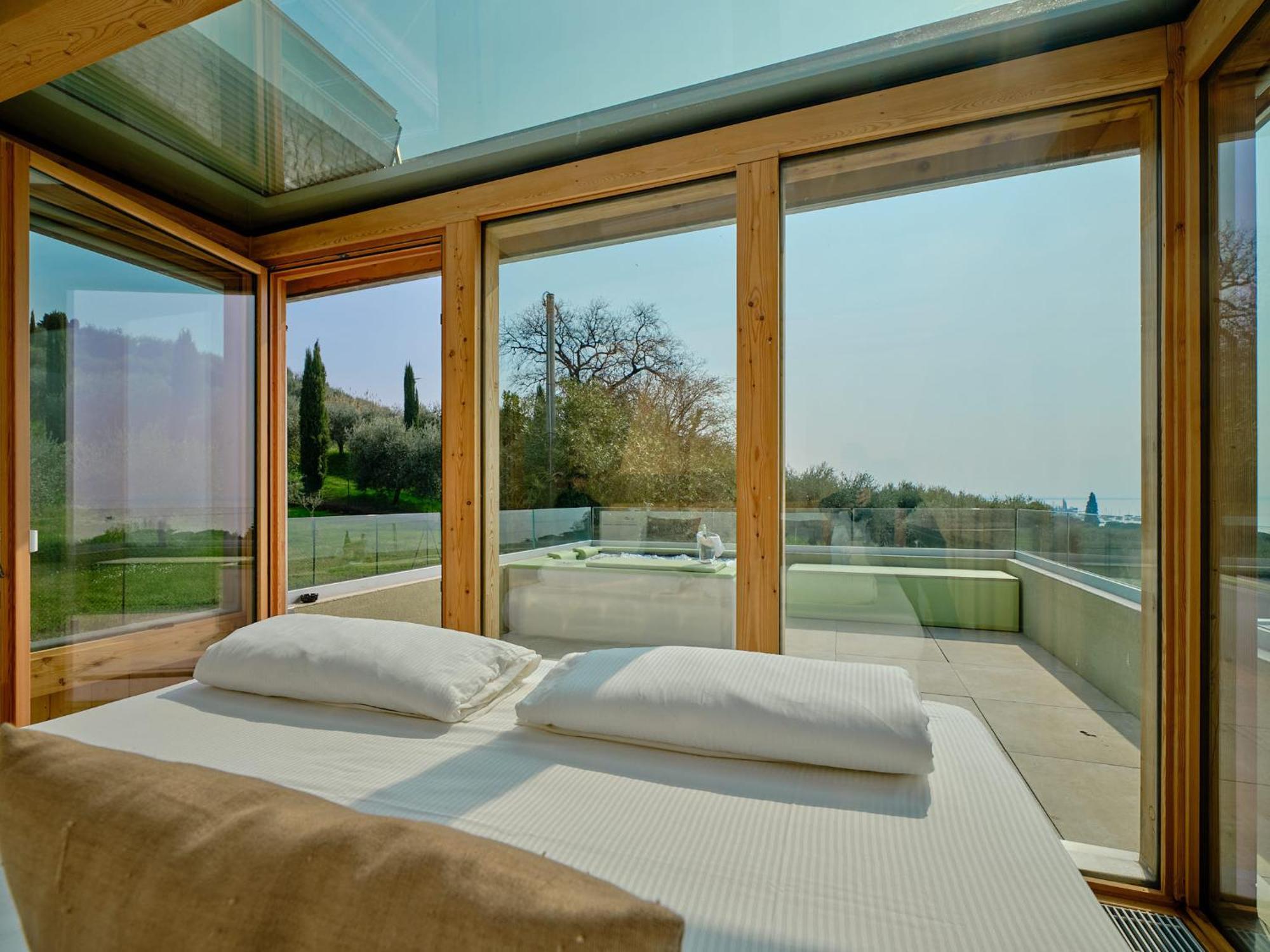 Villa Sunny Lake Suites Bardolino Bagian luar foto