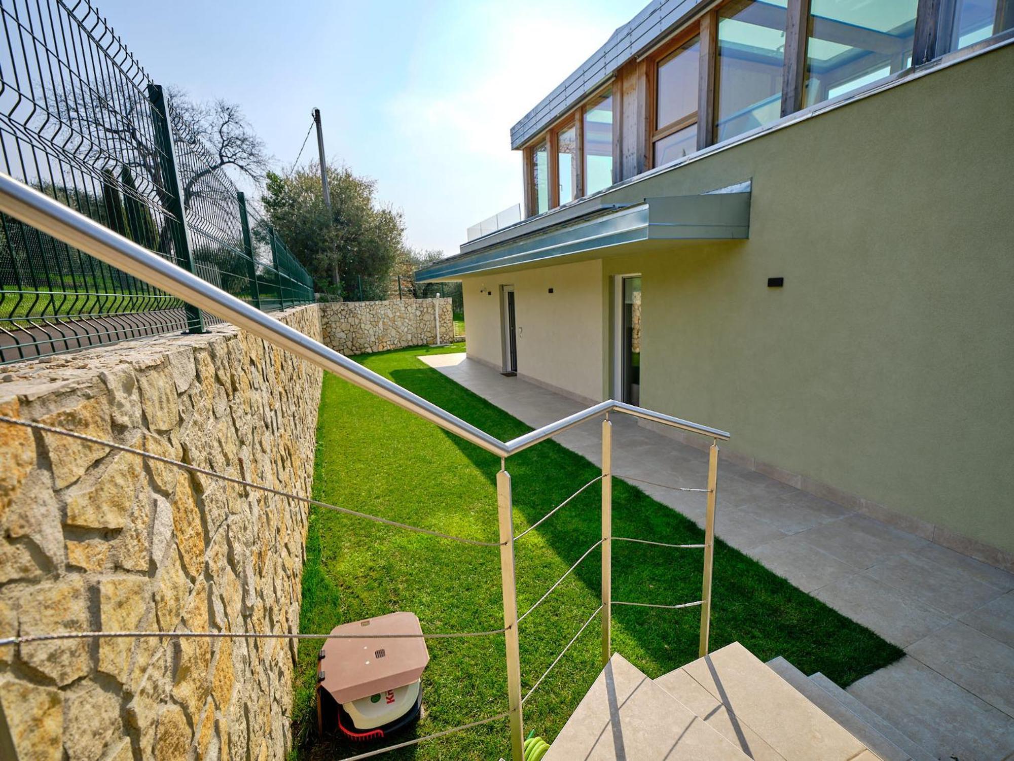Villa Sunny Lake Suites Bardolino Bagian luar foto