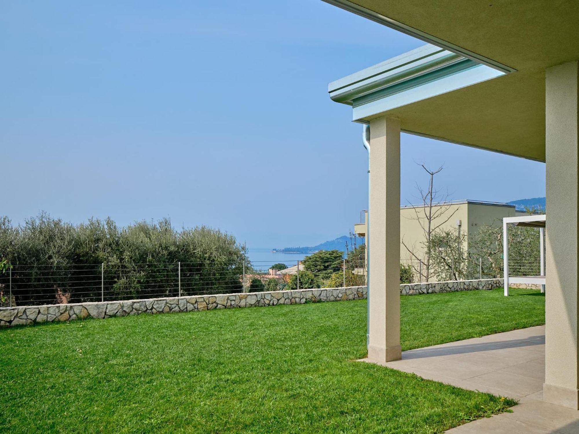 Villa Sunny Lake Suites Bardolino Bagian luar foto