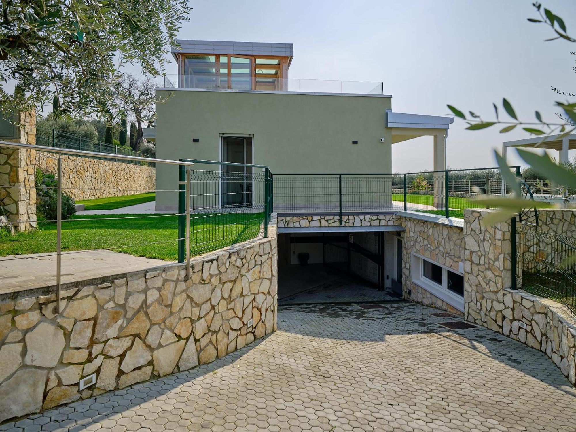 Villa Sunny Lake Suites Bardolino Bagian luar foto